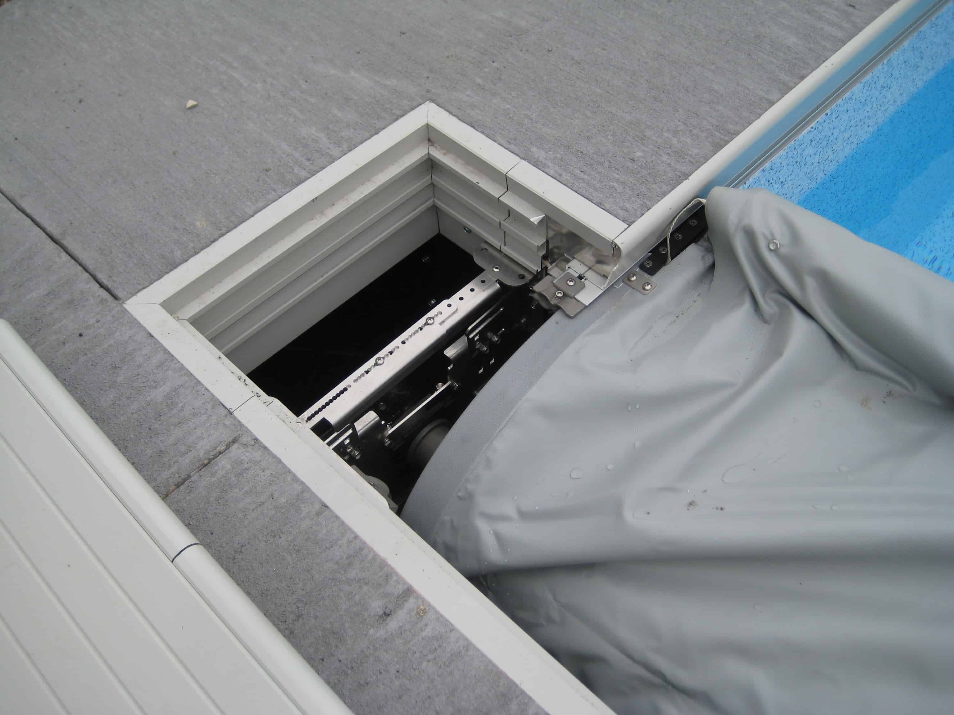 automatic pool cover dealers