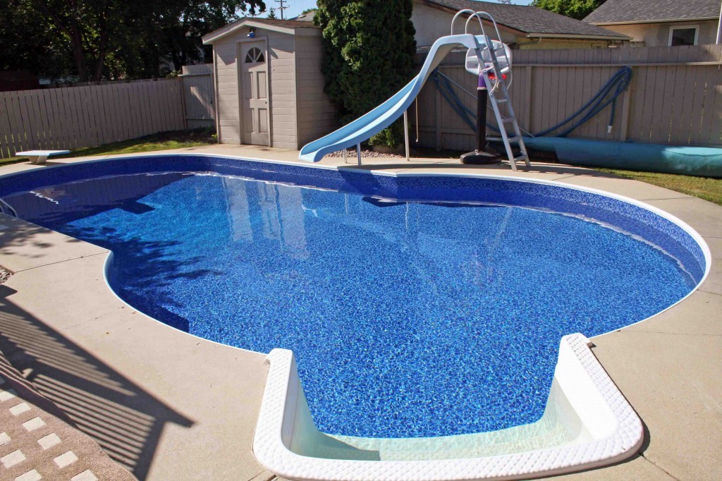 choosing effective pool cleaners