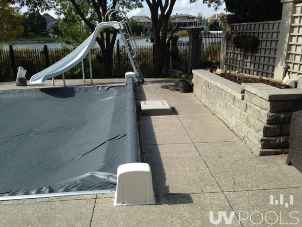 Retractable pool cover